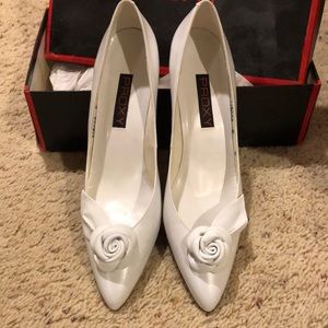 Size 8 , 2.5 inch heel